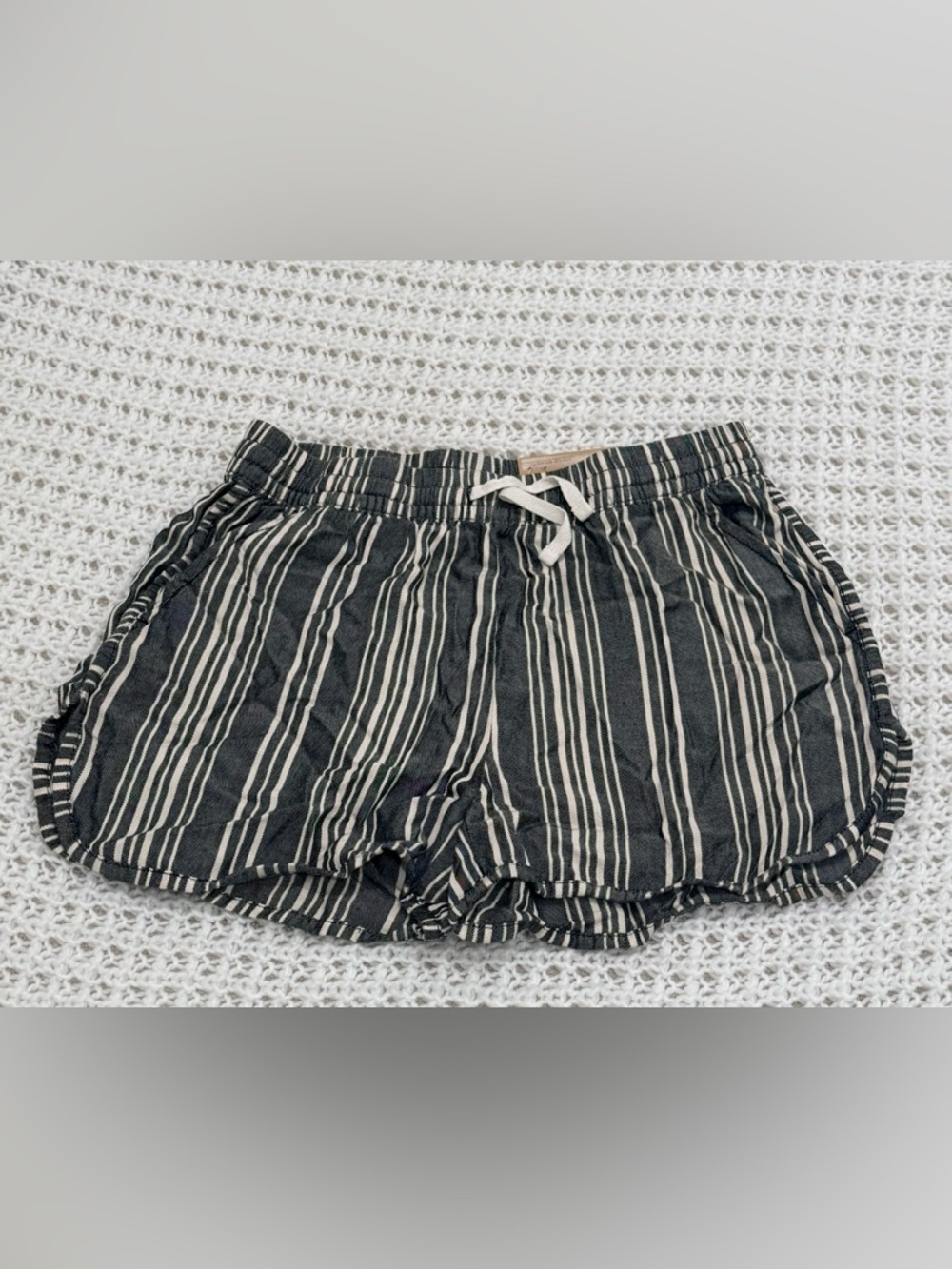 Thereabouts shorts with pockets side slit  in black stripe size M.